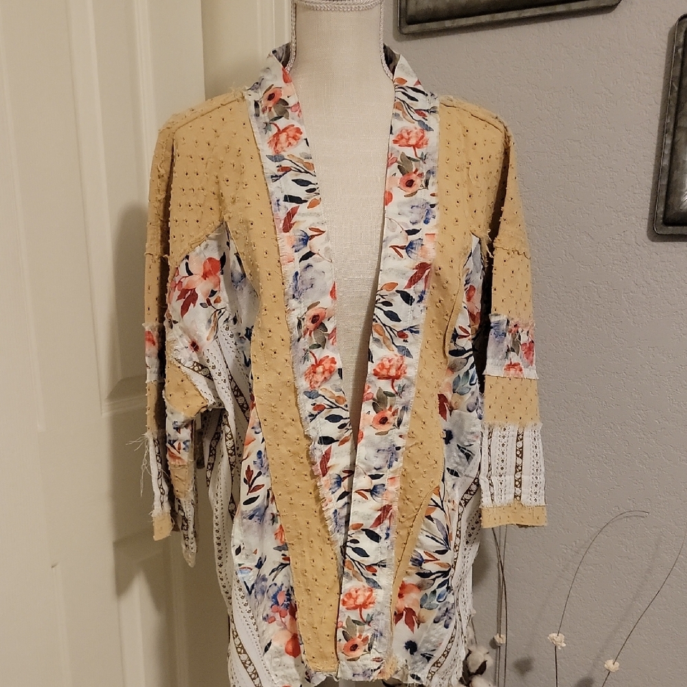 POL Floral Women's Cardigan in Cream and Tan NWOT